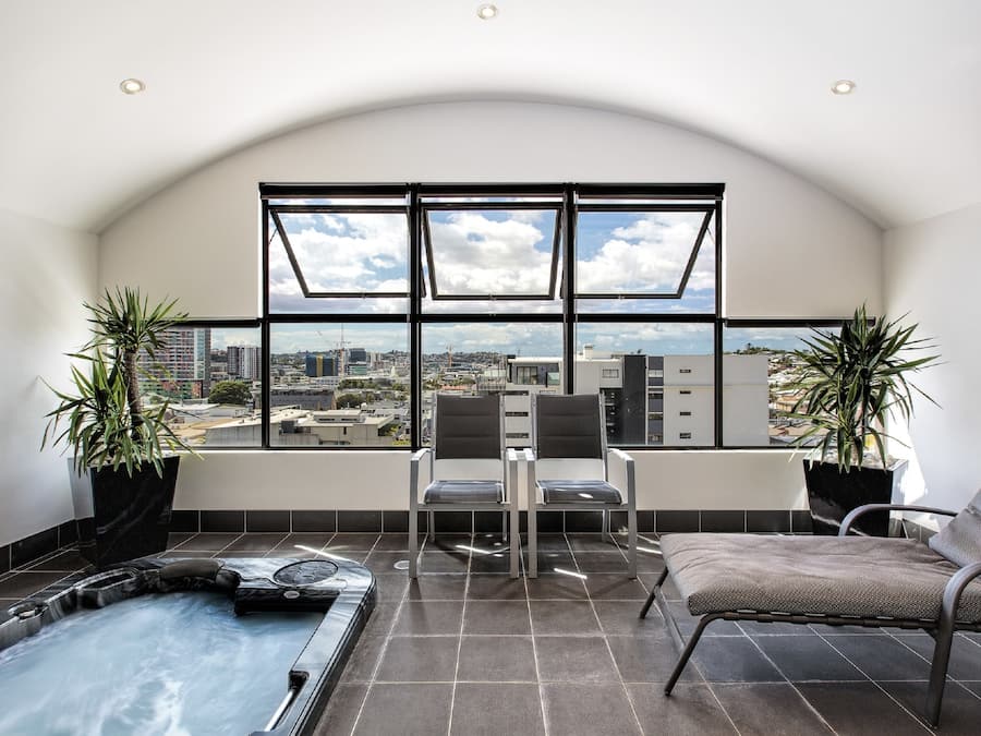 Indoor spa tub