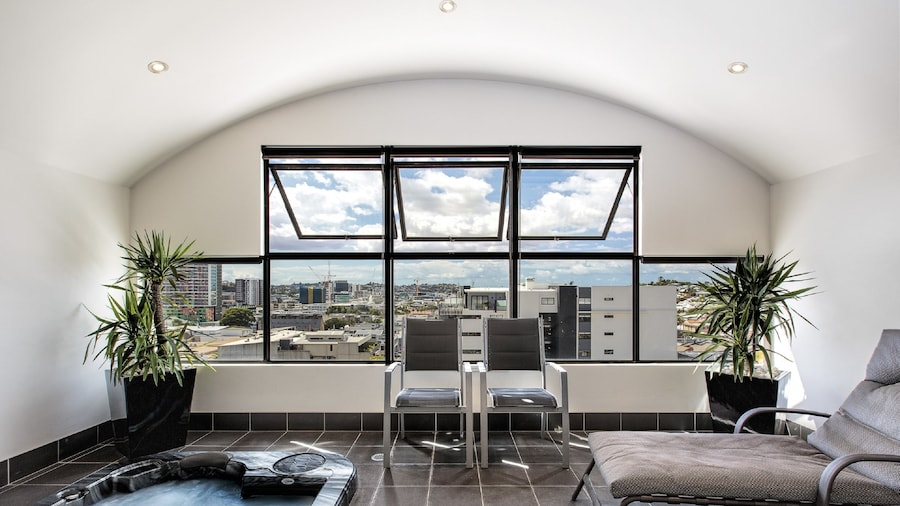 Central Brunswick Apartment Hotel