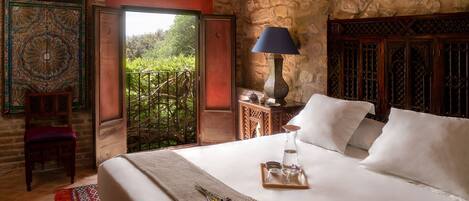 Suite Superior Arabe | Brankas dan didekorasi berbeda-beda