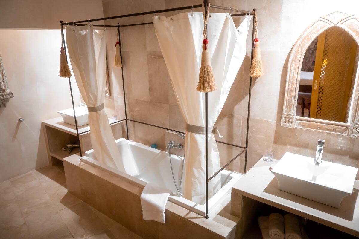 suite superior india | bathroom | free toiletries, hair dryer, bathrobes, towels