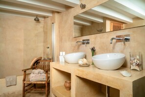 Suite Mediterrania | Bathroom - Can Serola (Sales de Llierca)