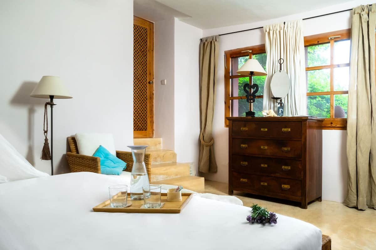 Suite Mediterrania | In-room safe, desk, laptop workspace, individually decorated