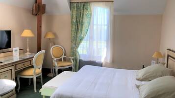 Minibar, desk, soundproofing, free cots/infant beds