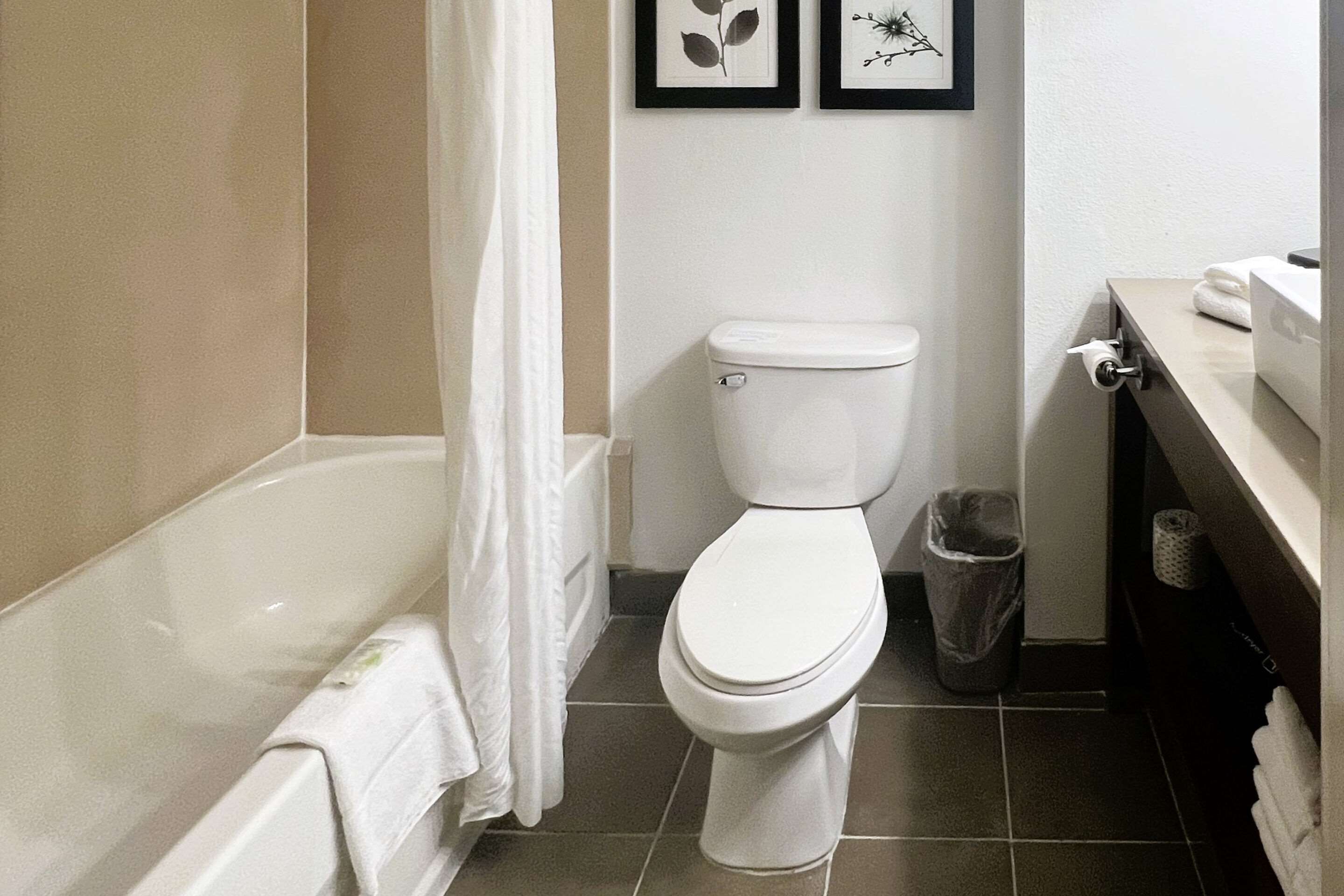 1 bedroom, in-room safe, desk, blackout curtains