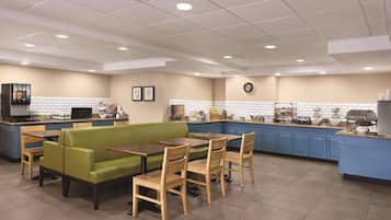 Free daily buffet breakfast