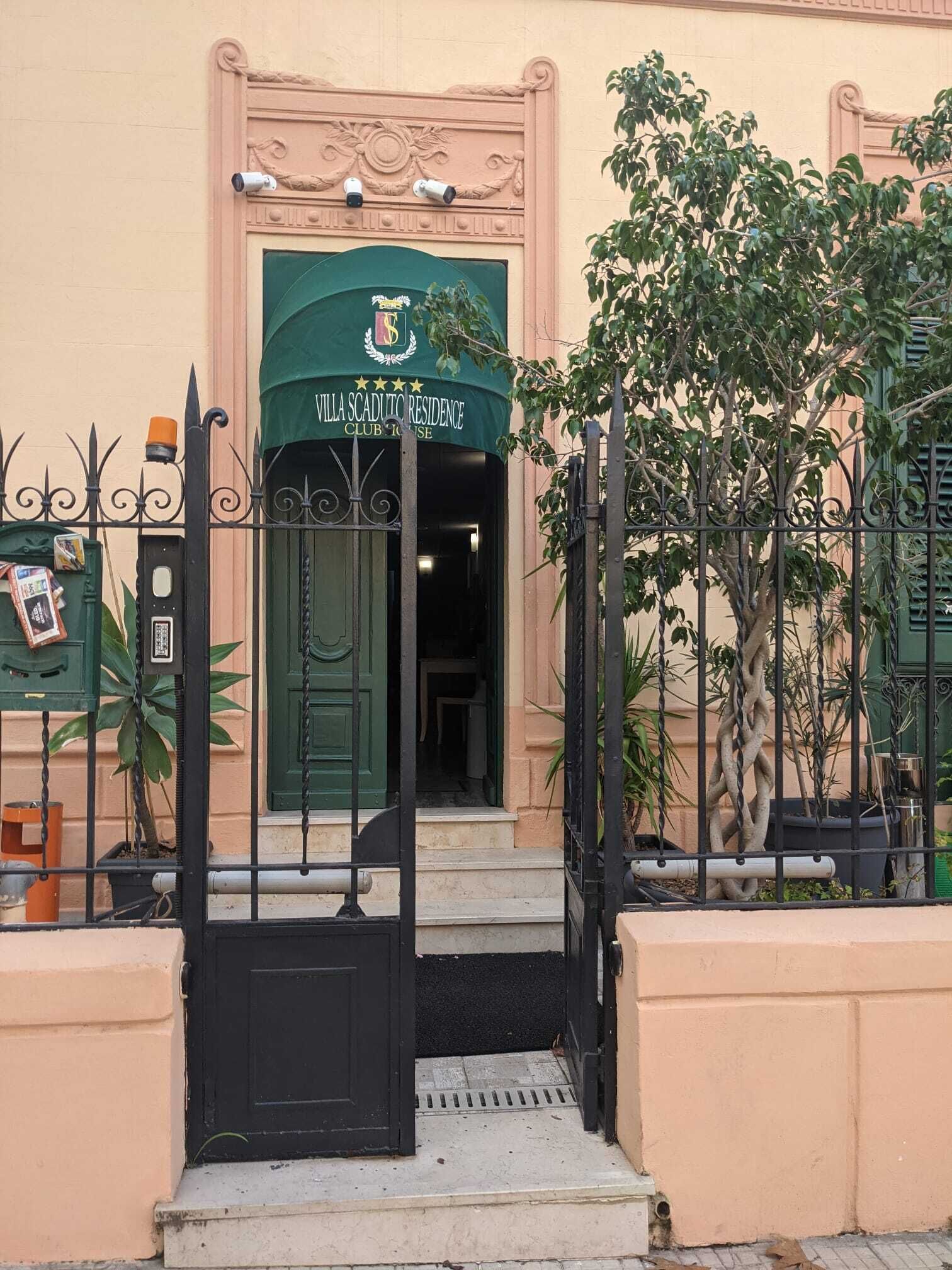 Entrada de la propiedad