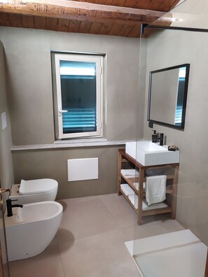 Shower, free toiletries, hair dryer, bidet - Villa Scaduto Residence (Bagheria)