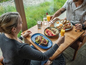 Daily full breakfast for a fee - Long Beach Lodge Resort (Tofino)
