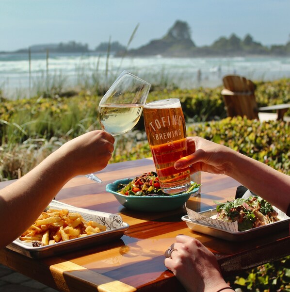 Breakfast, lunch and dinner served - Long Beach Lodge Resort (Tofino)