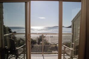 Premium bedding, pillow-top beds, in-room safe, iron/ironing board - Long Beach Lodge Resort (Tofino)