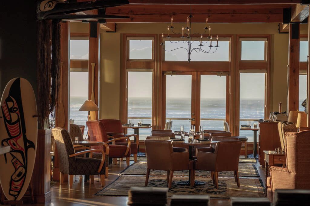 朝食、ランチ、ディナーに営業