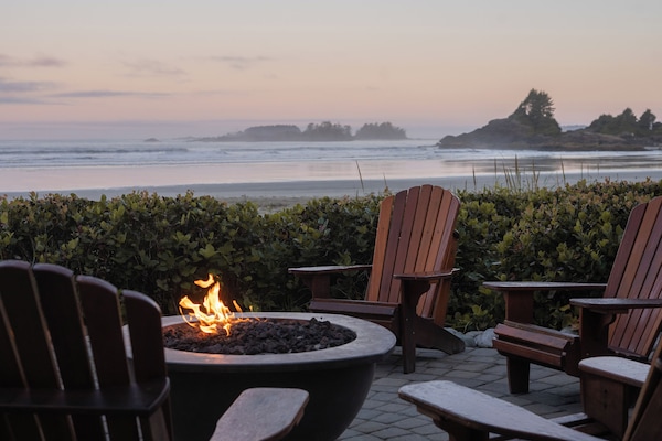 Di pantai, luncur air