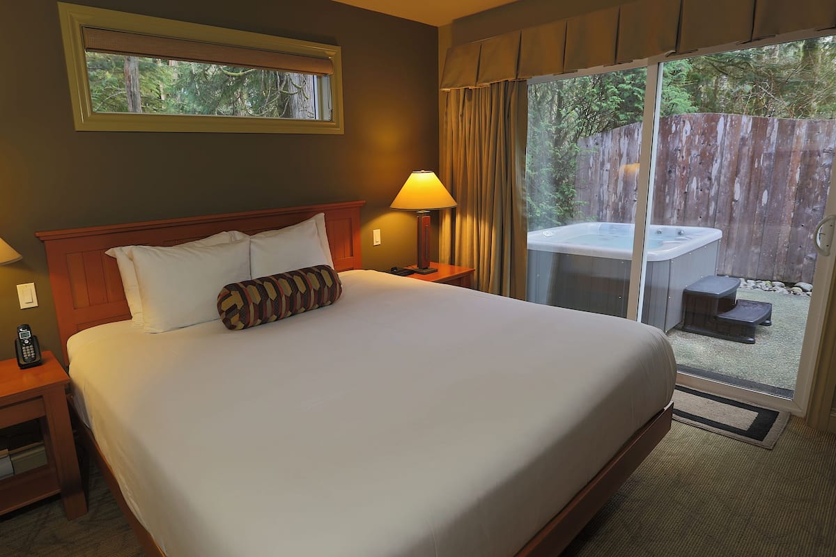 1 bedroom, premium bedding, pillow-top beds, in-room safe