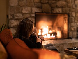供应早餐、午餐和晚餐