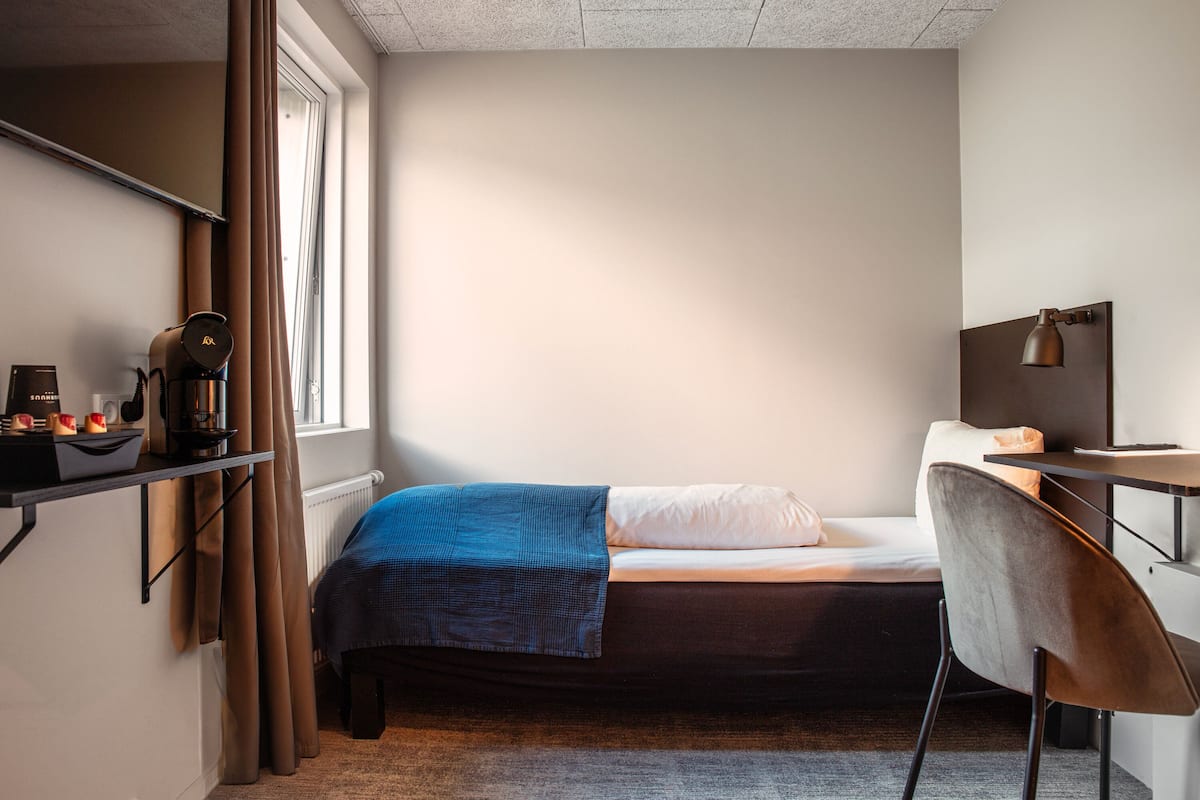 Standard Single Room | Desk, laptop workspace, soundproofing, iron/ironing board