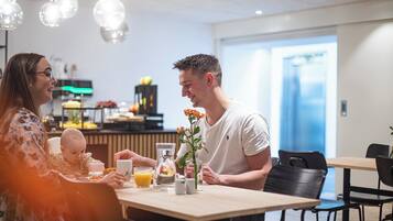 Free daily continental breakfast