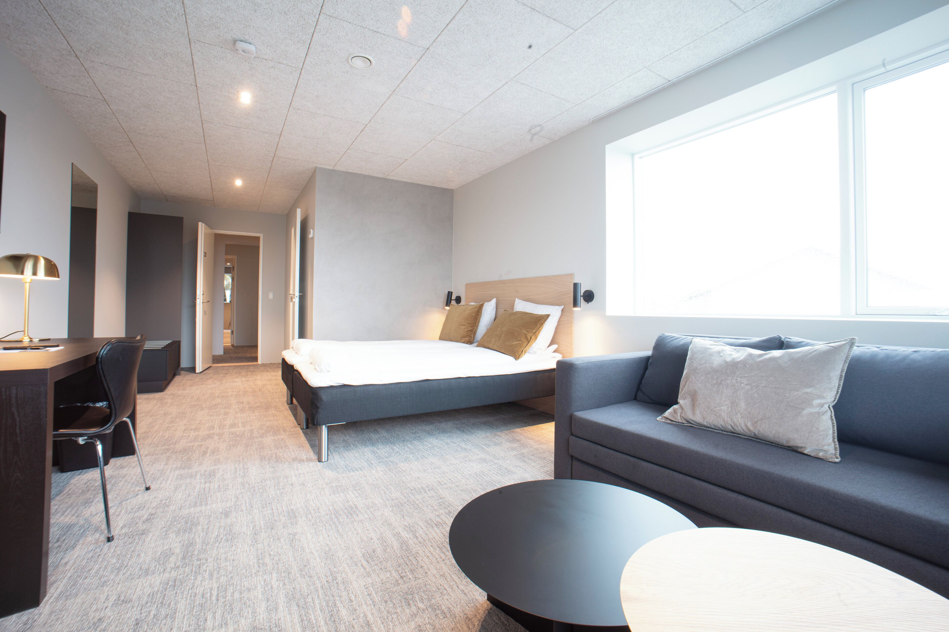 Habitación doble superior, vistas al mar | Escritorio y espacio para trabajar con un portátil