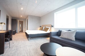 Superior Double Room, Sea View | Desk, laptop workspace, soundproofing, iron/ironing board - Hotel Djurhuus (Tórshavn)