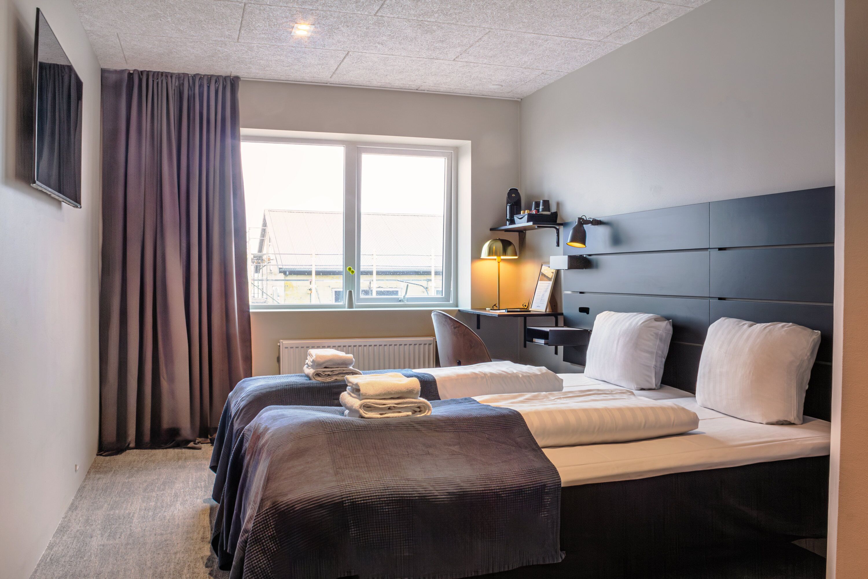 Standard Double Room | Desk, laptop workspace, soundproofing, iron/ironing board