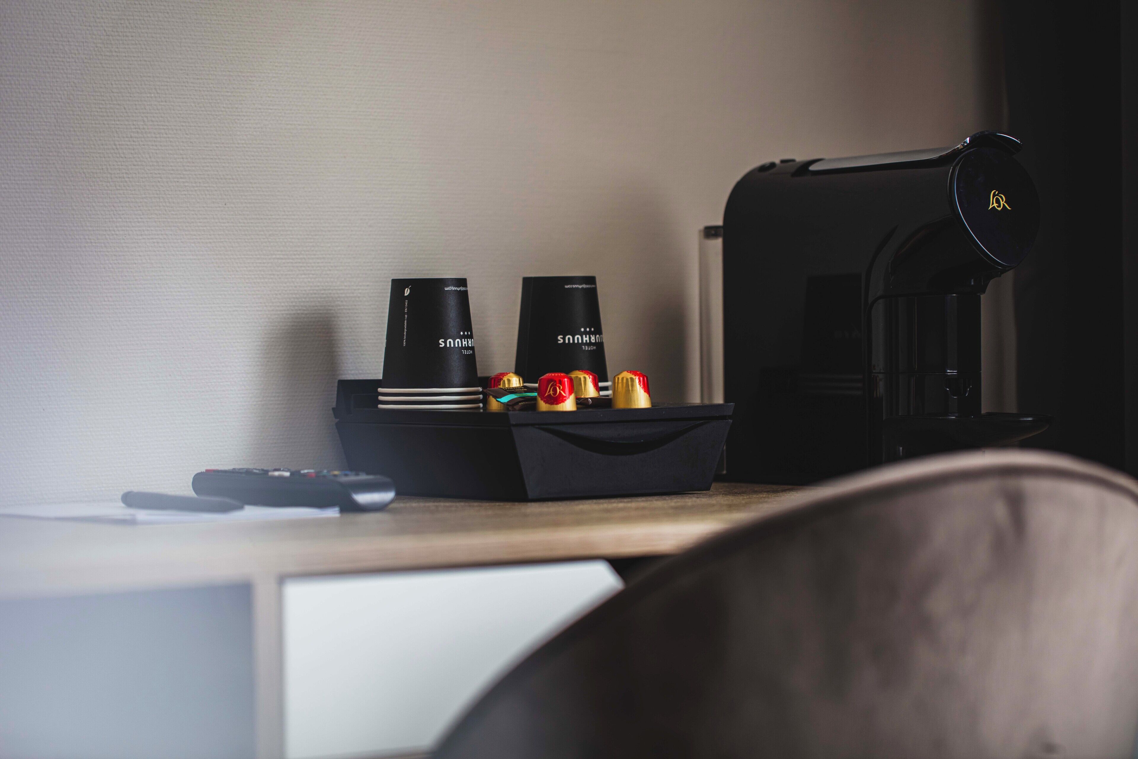 1 bedroom, desk, laptop workspace, soundproofing