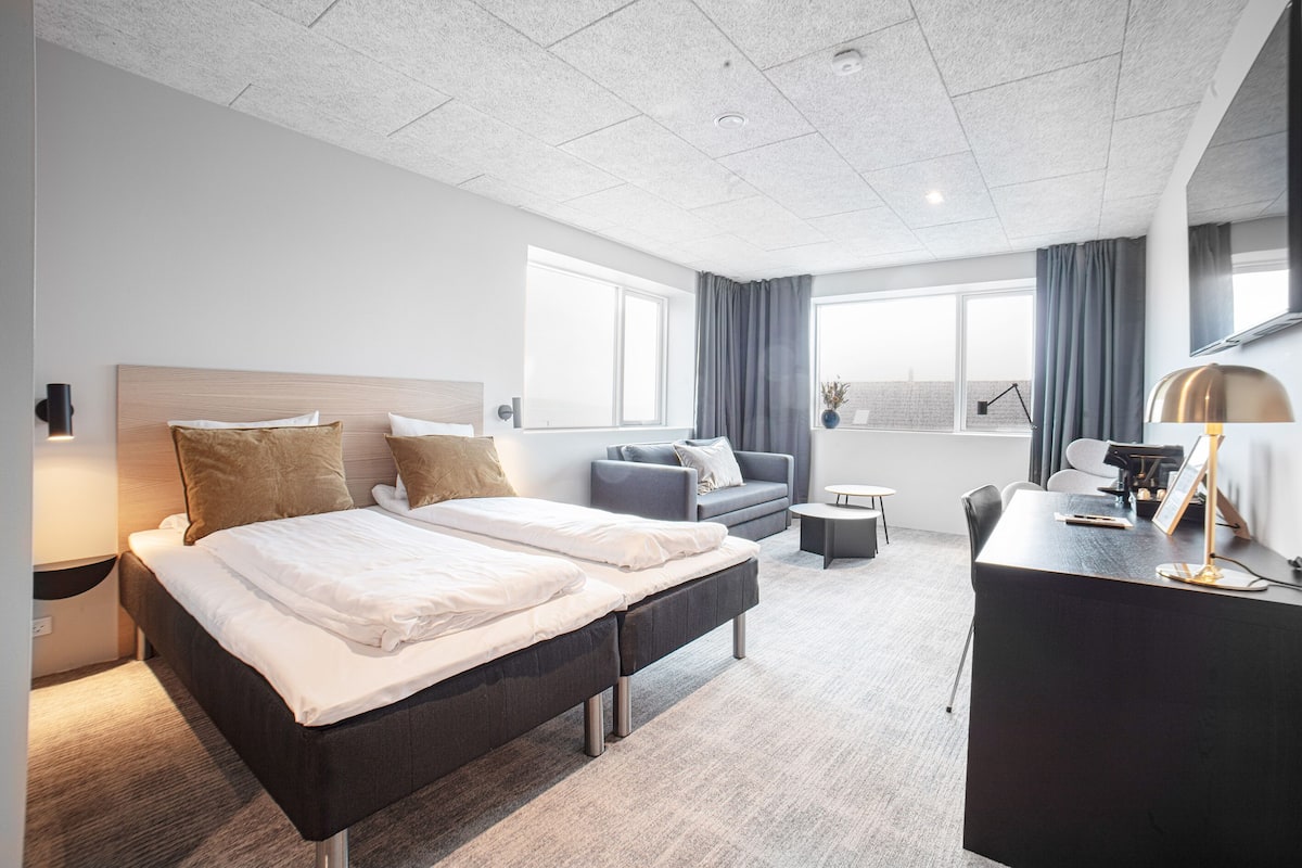 superior double room | 1 bedroom, desk, laptop workspace, soundproofing