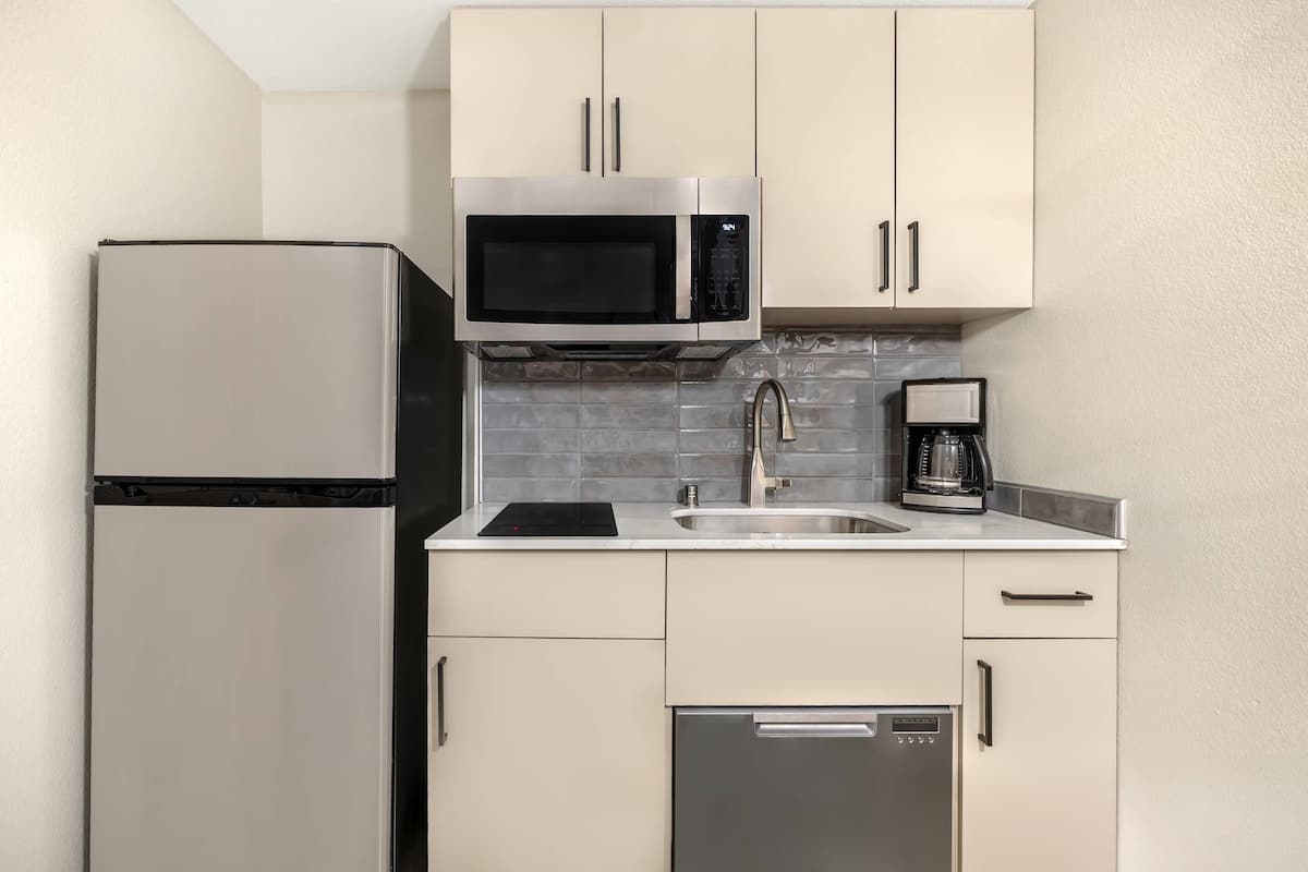 Premium bedding, in-room safe, blackout drapes, iron/ironing board