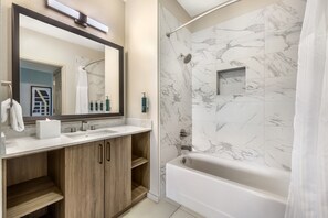 Combined shower/bathtub, hair dryer, towels - Bluegreen Vacations Club 36, an Ascend Collection Resort (Las Vegas)