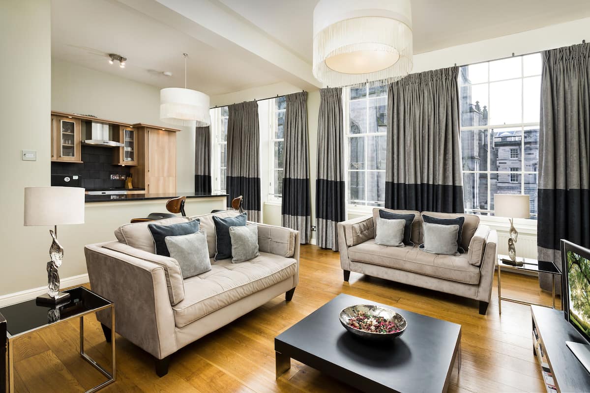 Appartamento, 1 camera da letto (Situated at St. Giles) | Soggiorno | TV, lettore DVD