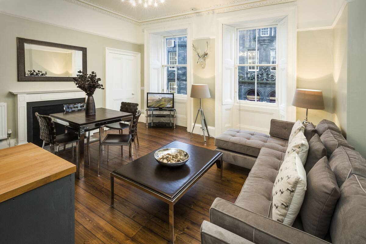 Apartment, 2 Bedrooms (Situated at Johnston Terrace) | Living room | TV, DVD player