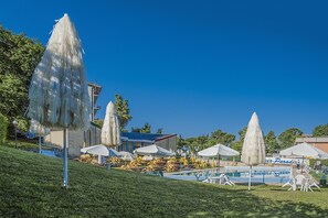 3 outdoor pools, pool umbrellas, pool loungers - Villa Del Cardinale (Norma)