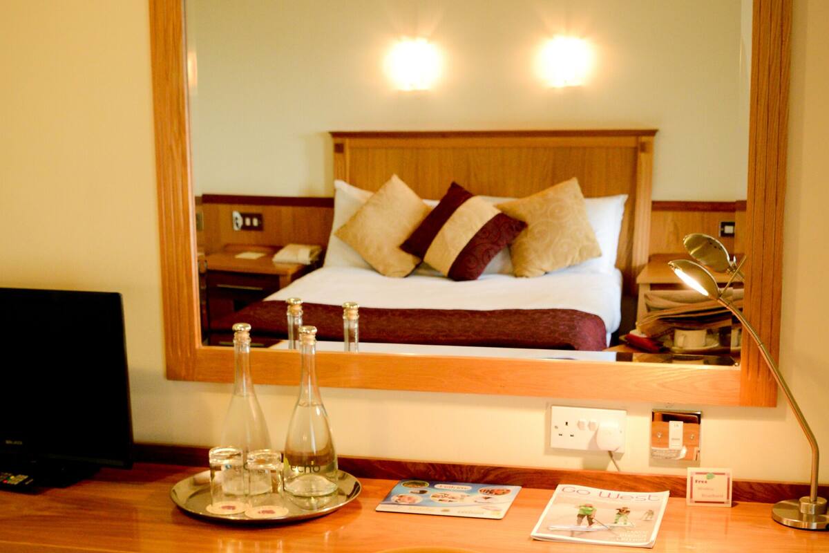 1 bedroom, desk, iron/ironing board, free wifi