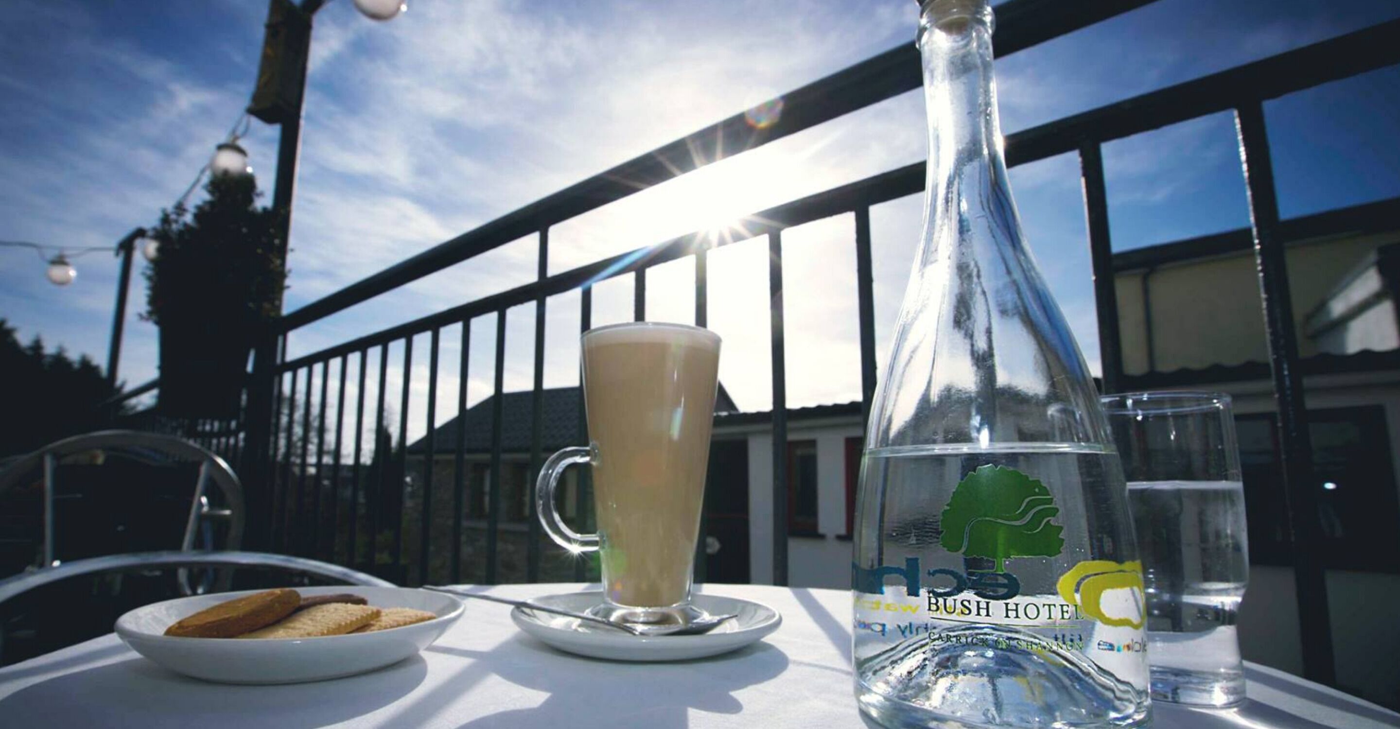 2 restaurants, lunch served