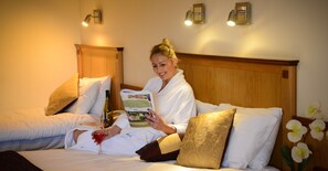 Desk, iron/ironing board, free WiFi, bed sheets - Bush Hotel (Carrick-on-Shannon)