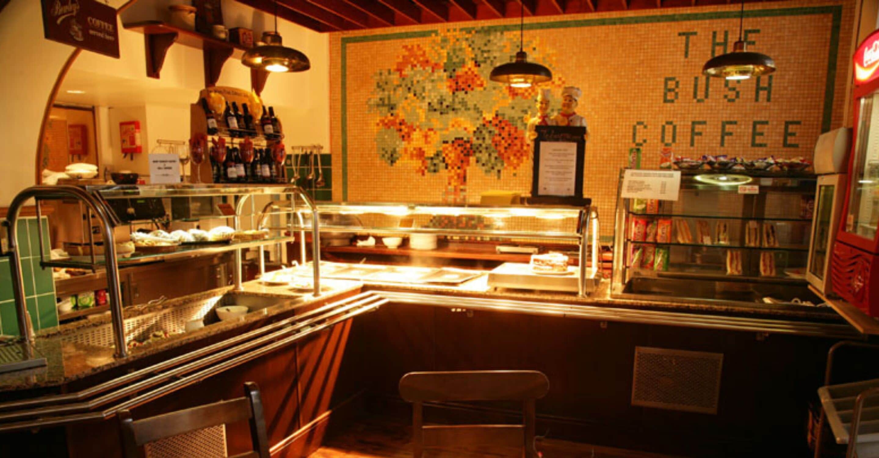 2 restaurants, lunch served