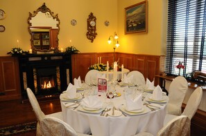 2 restaurants, lunch served - Bush Hotel (Carrick-on-Shannon)