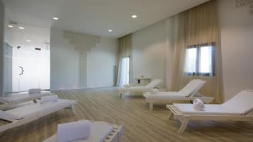 Salas de tratamiento para parejas, sauna y tina de hidromasaje