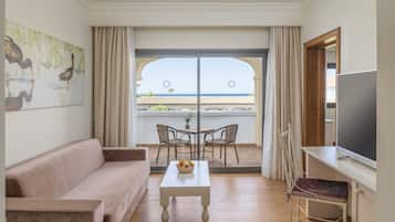 Suíte júnior | 1 quarto, roupas de cama premium, edredons de pluma, frigobar