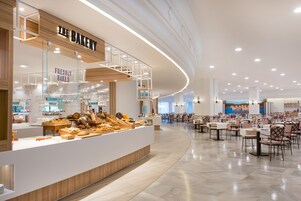 3 restaurants, breakfast, lunch, dinner served; local cuisine