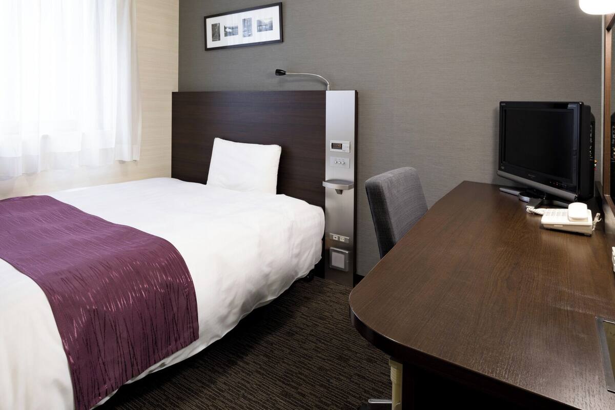 Premium bedding, desk, blackout curtains, soundproofing