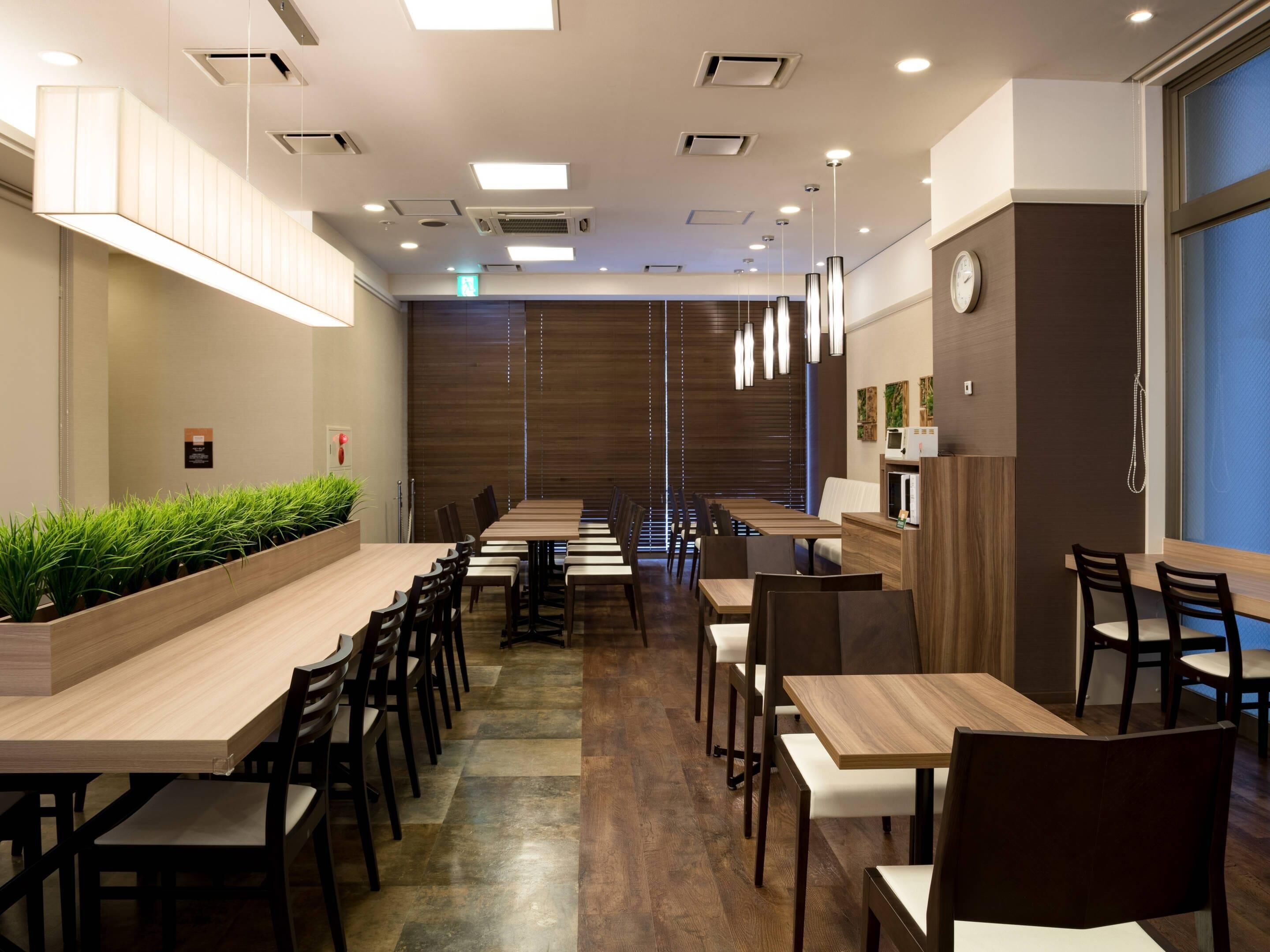 Free daily buffet breakfast