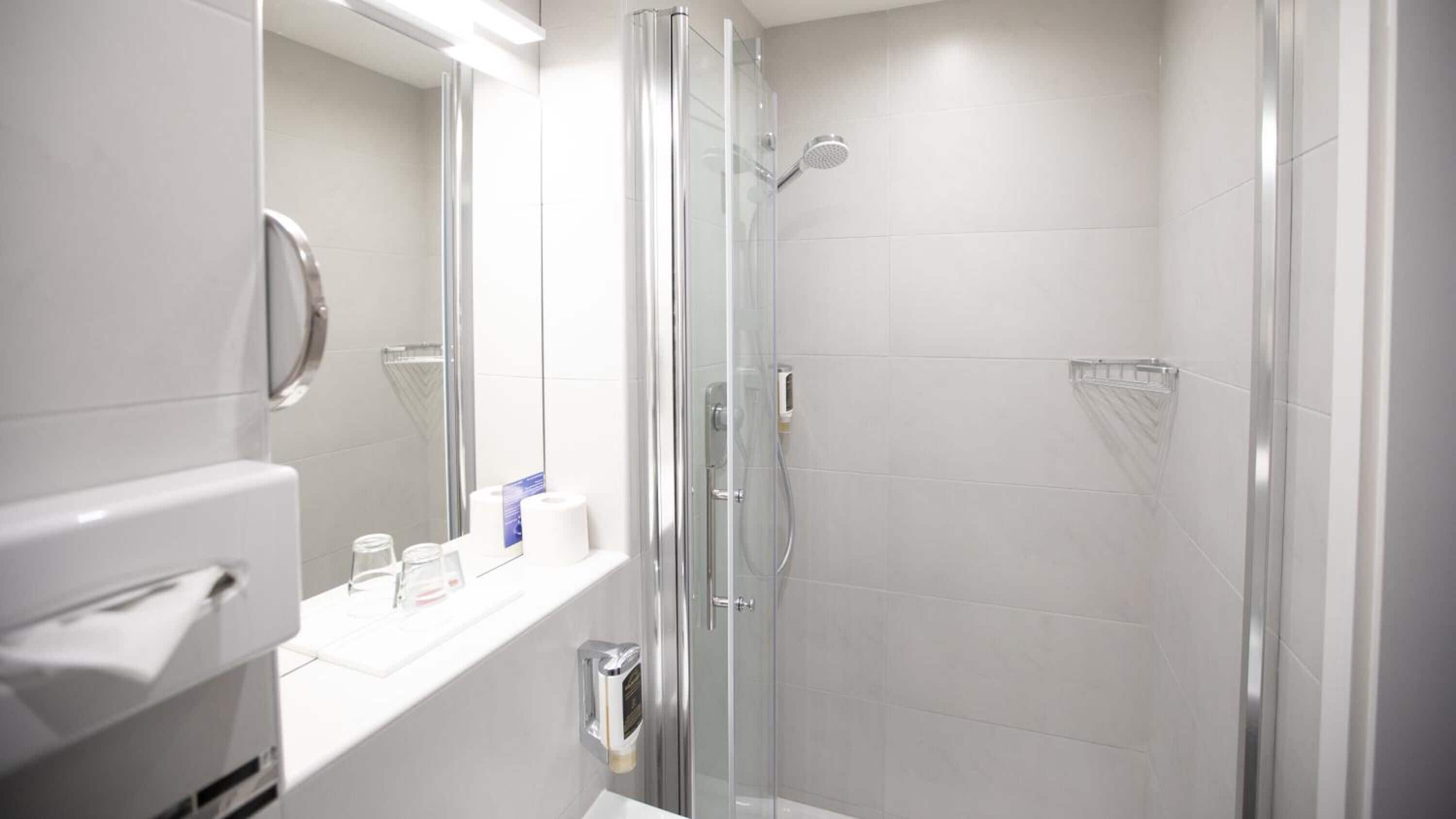 免費盥洗用品、吹風機、毛巾