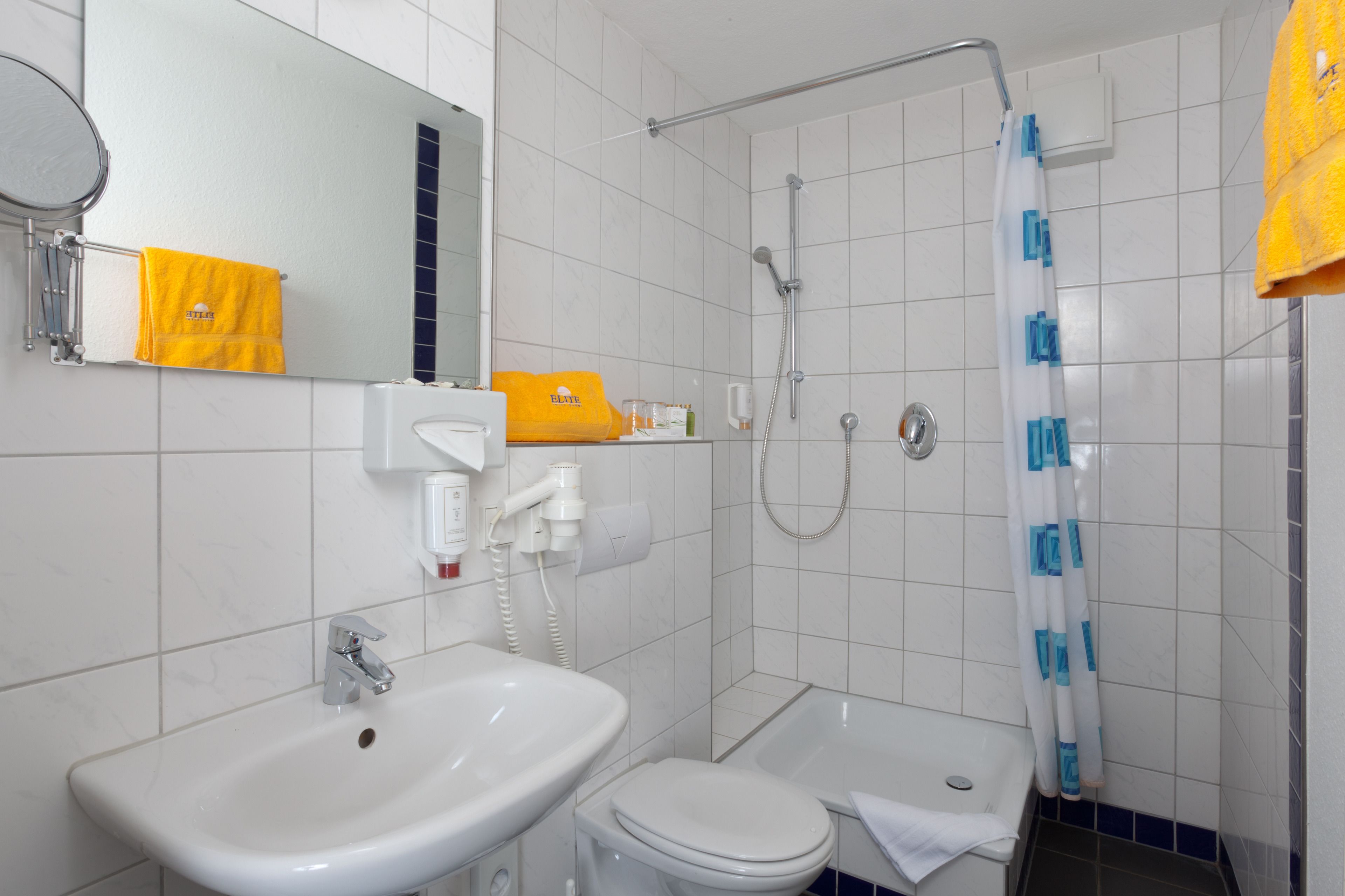 single room | bathroom | free toiletries, hair dryer, towels