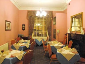 Daily cooked-to-order breakfast (EUR 8 per person)