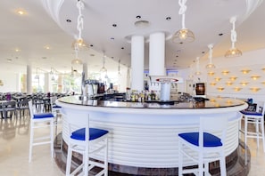 Bar (on property) - Aparthotel Tropic Garden (Santa Eulalia del Rio)