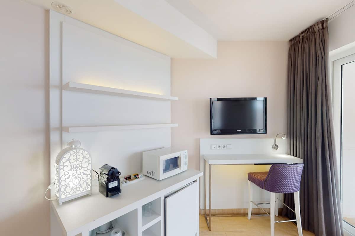 privilege suite front sea view | living area | flat-screen tv