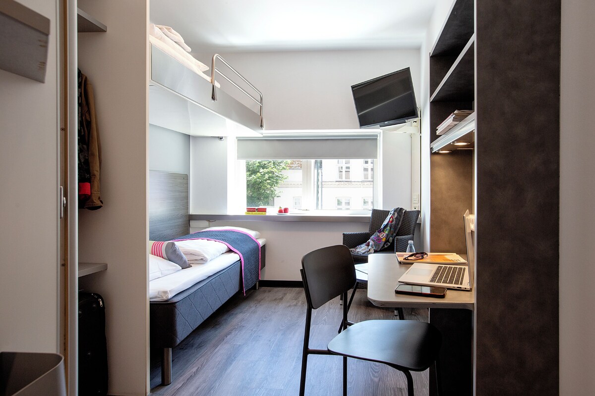 Habitación económica | Escritorio, wifi gratis y ropa de cama 