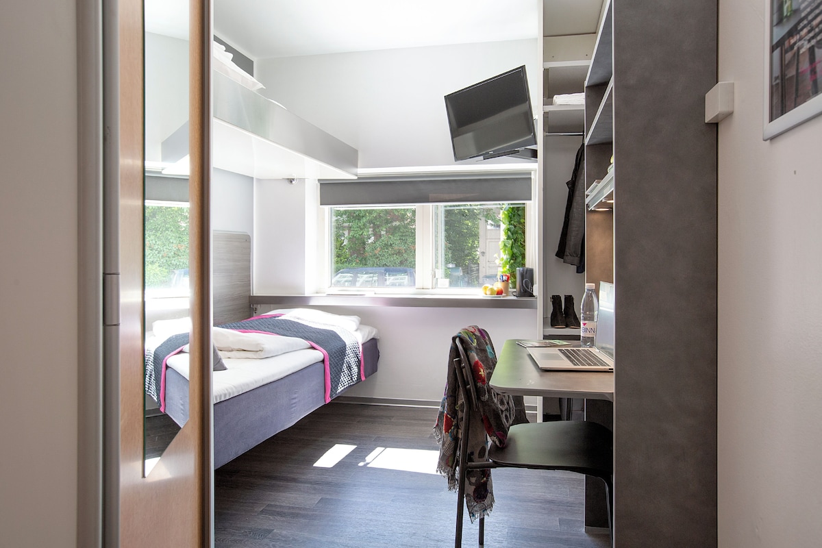 Habitación estándar con 2 camas individuales | Escritorio, wifi gratis y ropa de cama 