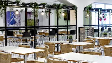 Desayuno continental (DKK 110 por persona)