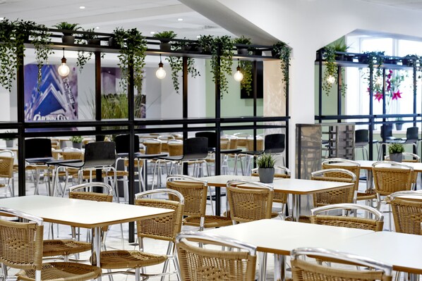 Päivittäinen mannermainen aamiainen (110 DKK per henkilö)