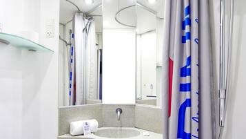 Ducha, secador de pelo, toallas